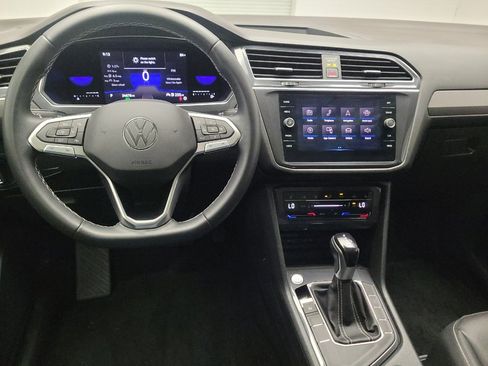 Used 2023 Volkswagen Tiguan SE w/ Panoramic Sunroof Package FWD image 22