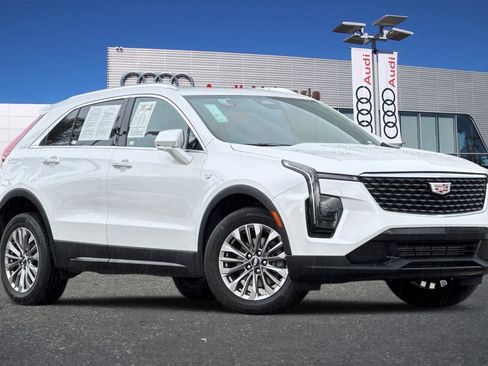 Used 2024 Cadillac XT4 Premium Luxury image 2