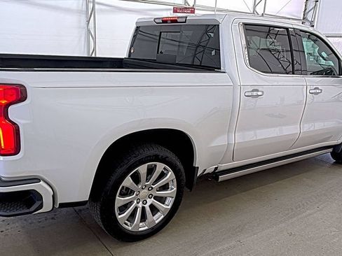 Used 2019 Chevrolet Silverado 1500 High Country w/ Technology Package AWD/4WD image 3