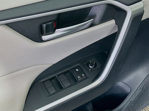 Used 2019 Toyota RAV4 XLE image 15