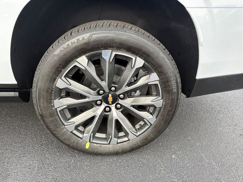 New 2026 Chevrolet Suburban High Country image 32