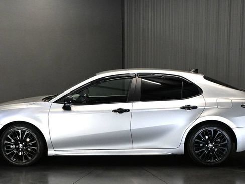 Used 2022 Toyota Camry SE FWD image 8