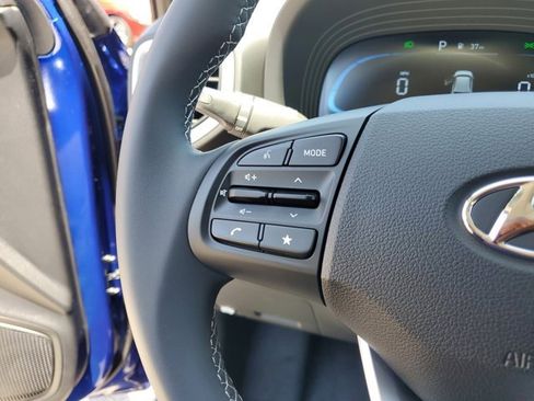 Certified 2025 Hyundai Venue SEL image 21