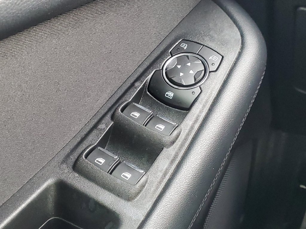 Used 2017 Ford Edge SE w/ Cargo Accessory Package FWD image 15
