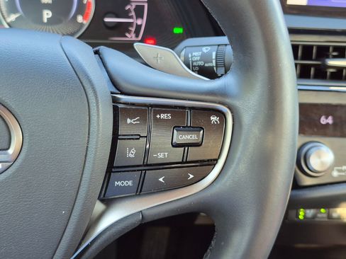 Used 2023 Lexus ES 300h w/ Premium Package FWD image 16