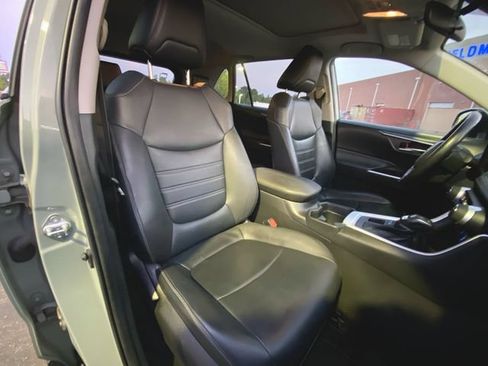 Used 2020 Toyota RAV4 XLE Premium AWD/4WD image 27