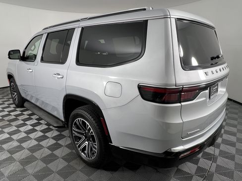 Used 2022 Jeep Wagoneer Series III w/ Flexible Seating Group AWD/4WD image 10