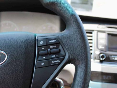 Used 2015 Hyundai Sonata SE w/ Option Group 09 FWD image 17