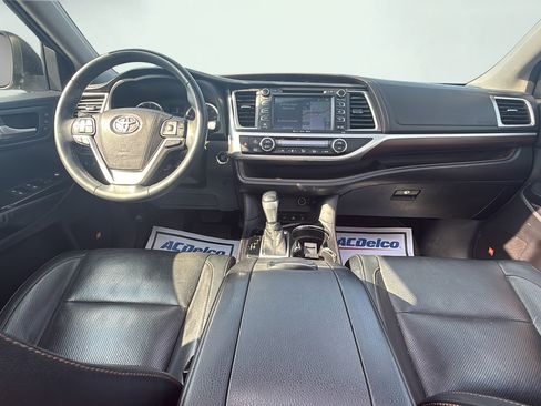 Used 2016 Toyota Highlander Limited Platinum w/ Four Season Floor Mat Package AWD/4WD image 44