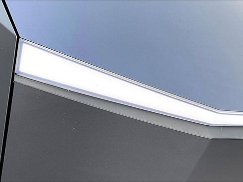 Used 2024 Tesla Cybertruck AWD Crew Cab image 32