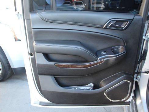 Used 2018 Chevrolet Suburban LS RWD image 22