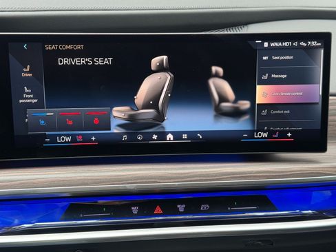 Used 2023 BMW i7 xDrive60 w/ Executive Package 2 AWD/4WD image 32