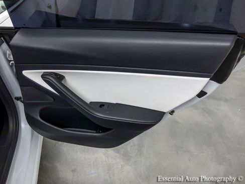 Used 2020 Tesla Model 3 Standard Range Plus image 34