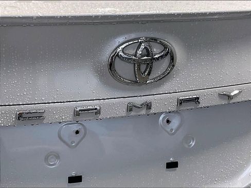Used 2020 Toyota Camry XLE image 29