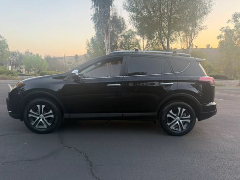 Used 2016 Toyota RAV4 LE FWD image 2