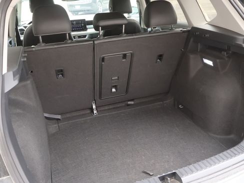 Used 2025 Volkswagen Taos SE image 5