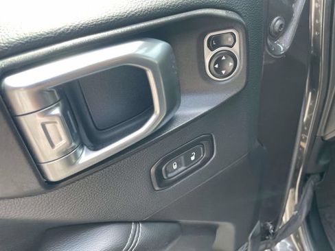 Used 2018 Jeep Wrangler Unlimited Sahara w/ Cold Weather Group AWD/4WD image 19