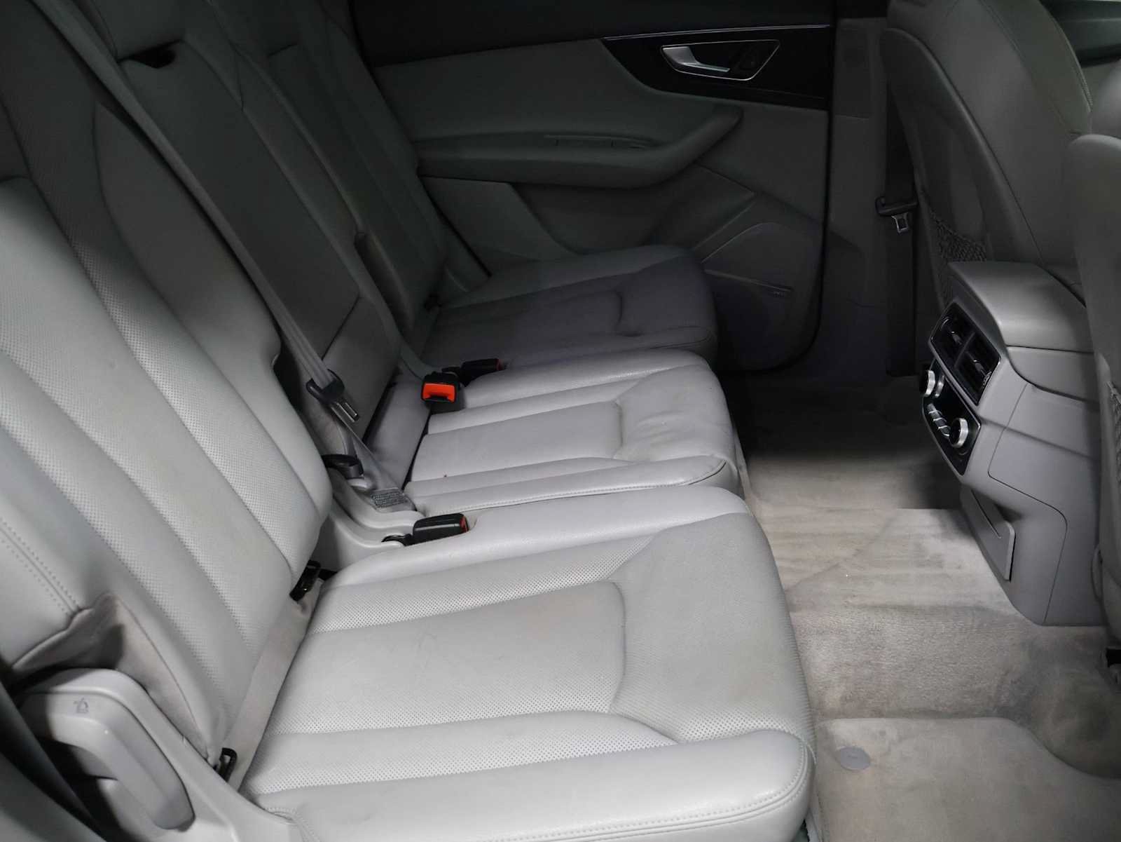 Used 2017 Audi Q7 3.0T Premium Plus w/ Premium Plus Package AWD/4WD image 35