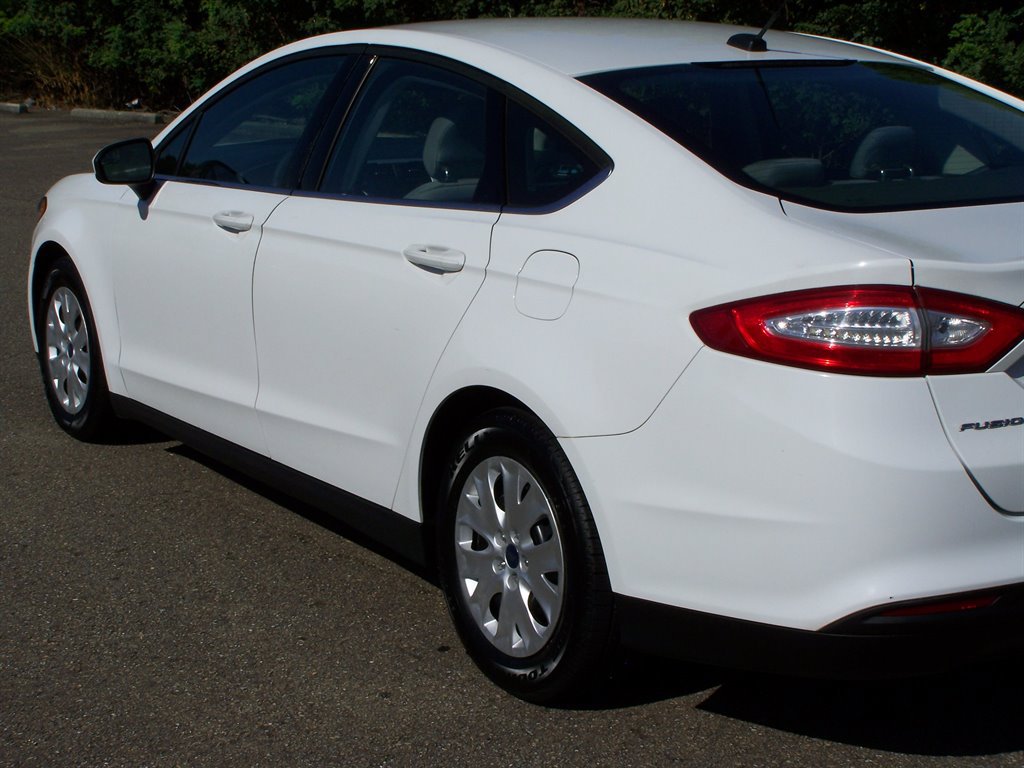 Used 2014 Ford Fusion S FWD image 22
