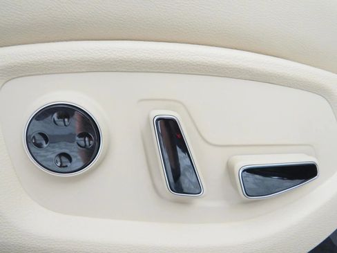 Used 2020 Genesis G80 3.8 image 39