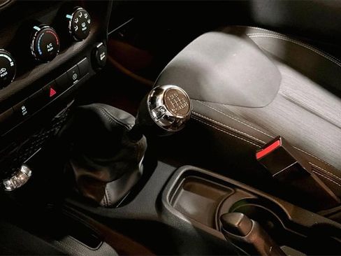 Used 2014 Jeep Wrangler Unlimited Sahara w/ Connectivity Group image 13