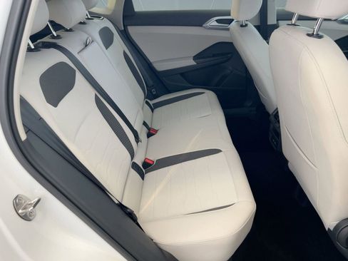 New 2026 Volkswagen Taos SE image 27