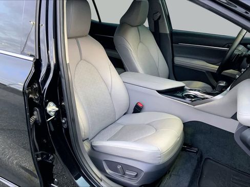 Used 2020 Toyota Camry XSE FWD image 9