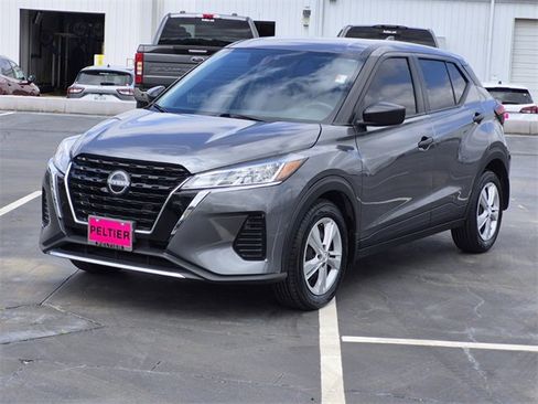 Used 2024 Nissan Kicks S image 3