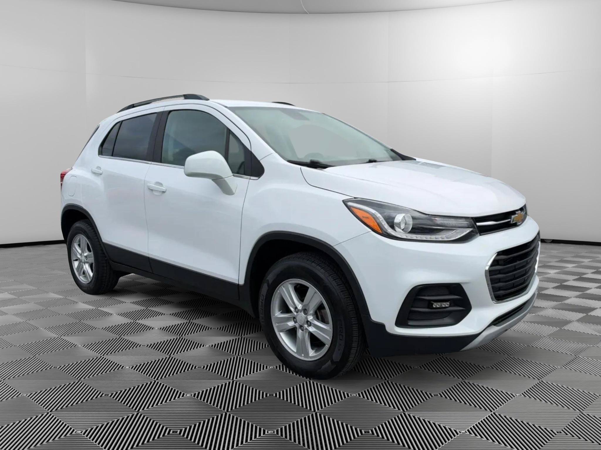 Used 2020 Chevrolet Trax LT AWD/4WD image 2