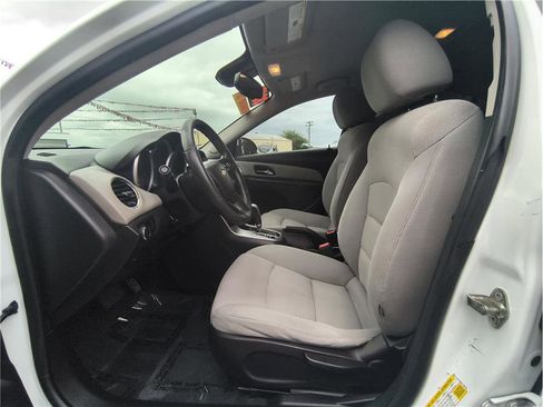 Used 2015 Chevrolet Cruze LT image 8