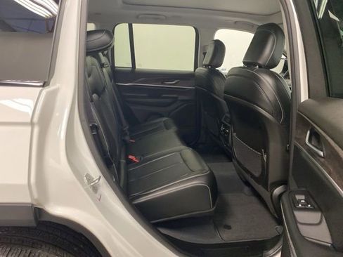 Used 2023 Jeep Grand Cherokee Limited w/ Black Appearance Package image 29