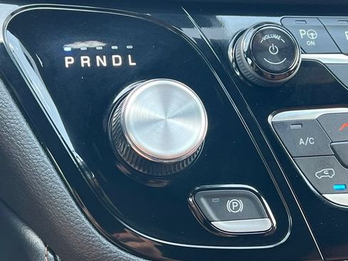 Used 2024 Chrysler Pacifica Pinnacle AWD/4WD image 33