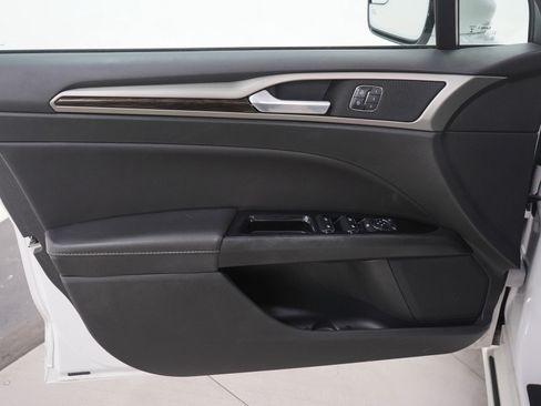 Used 2015 Ford Fusion SE w/ Equipment Group 202A image 18