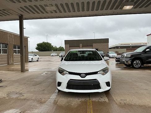 Used 2016 Toyota Corolla LE FWD image 2