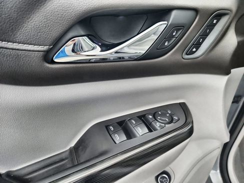 Used 2020 GMC Acadia SLT w/ Premium Package FWD image 23