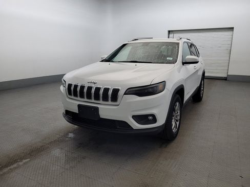 Used 2019 Jeep Cherokee Latitude Plus w/ Cold Weather Group AWD/4WD image 15