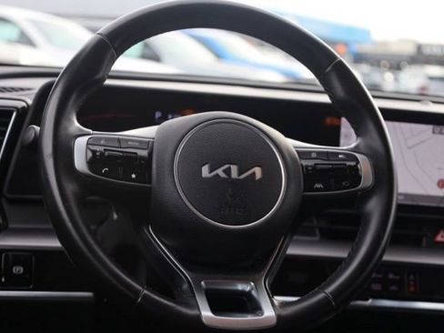Used 2023 Kia Sportage EX image 2