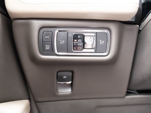 Used 2022 Lincoln Nautilus Reserve w/ Equipment Group 201A AWD/4WD image 9