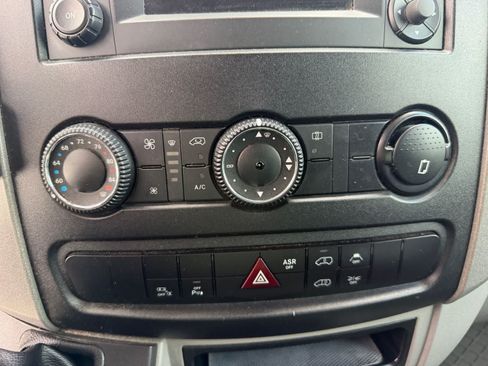 Used 2015 Mercedes-Benz Sprinter 2500 image 12