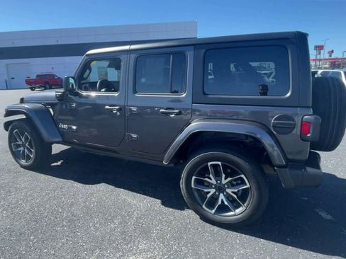 Used 2024 Jeep Wrangler Sport S image 7