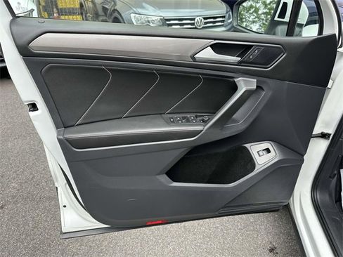 Certified 2022 Volkswagen Tiguan SE w/ Panoramic Sunroof Package image 13