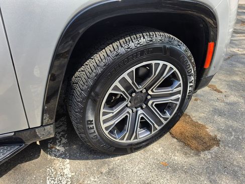 Used 2024 Jeep Wagoneer L Series II image 54