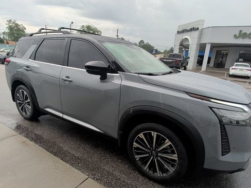 Used 2026 Nissan Pathfinder Platinum w/ Cargo Package FWD image 10
