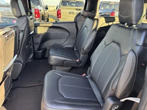 New 2026 Chrysler Pacifica Select image 28