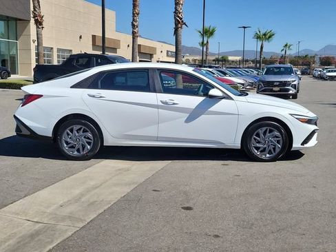 New 2026 Hyundai Elantra Hybrid FWD image 31
