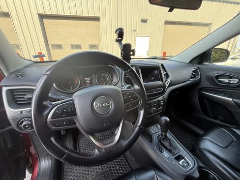 Used 2019 Jeep Cherokee Latitude Plus FWD image 7