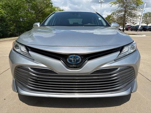 Used 2020 Toyota Camry XLE image 8