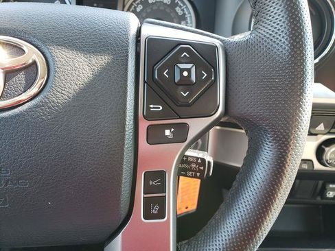 Used 2018 Toyota Tacoma SR5 AWD/4WD image 22