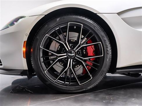 Used 2021 Aston Martin V8 Vantage Coupe RWD image 4