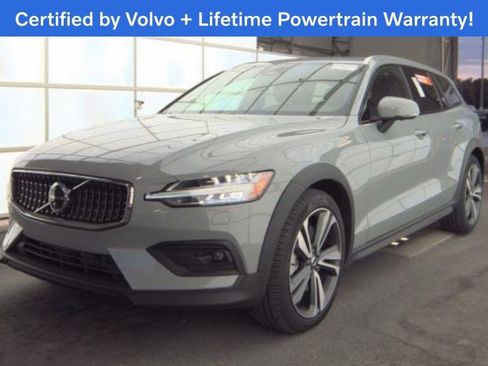 Certified 2025 Volvo V60 B5 Cross Country Plus image 1